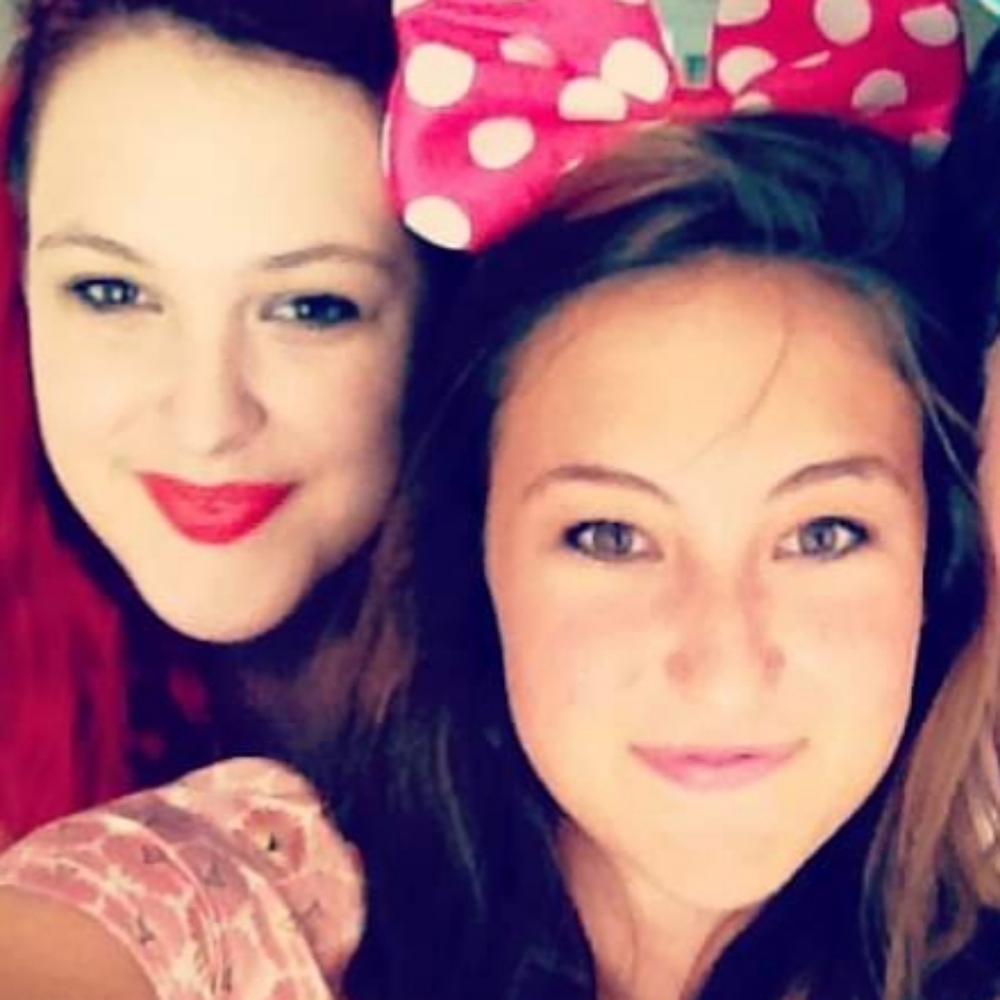 Meet your Poshers, Mel & Hannah